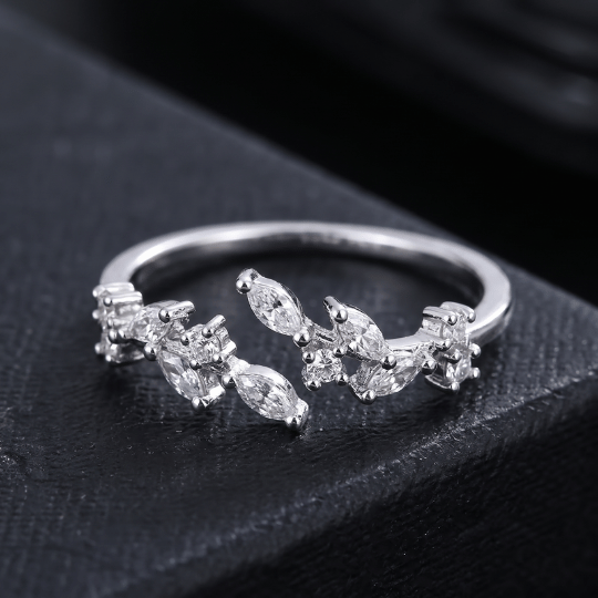 Olivia Leaf one size Ring